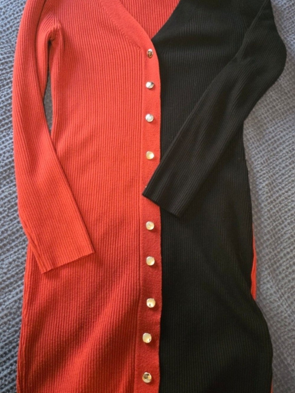 No Boundaries Red & Black Two-Tone Ribbed Button-Front Long Sleeve Dress